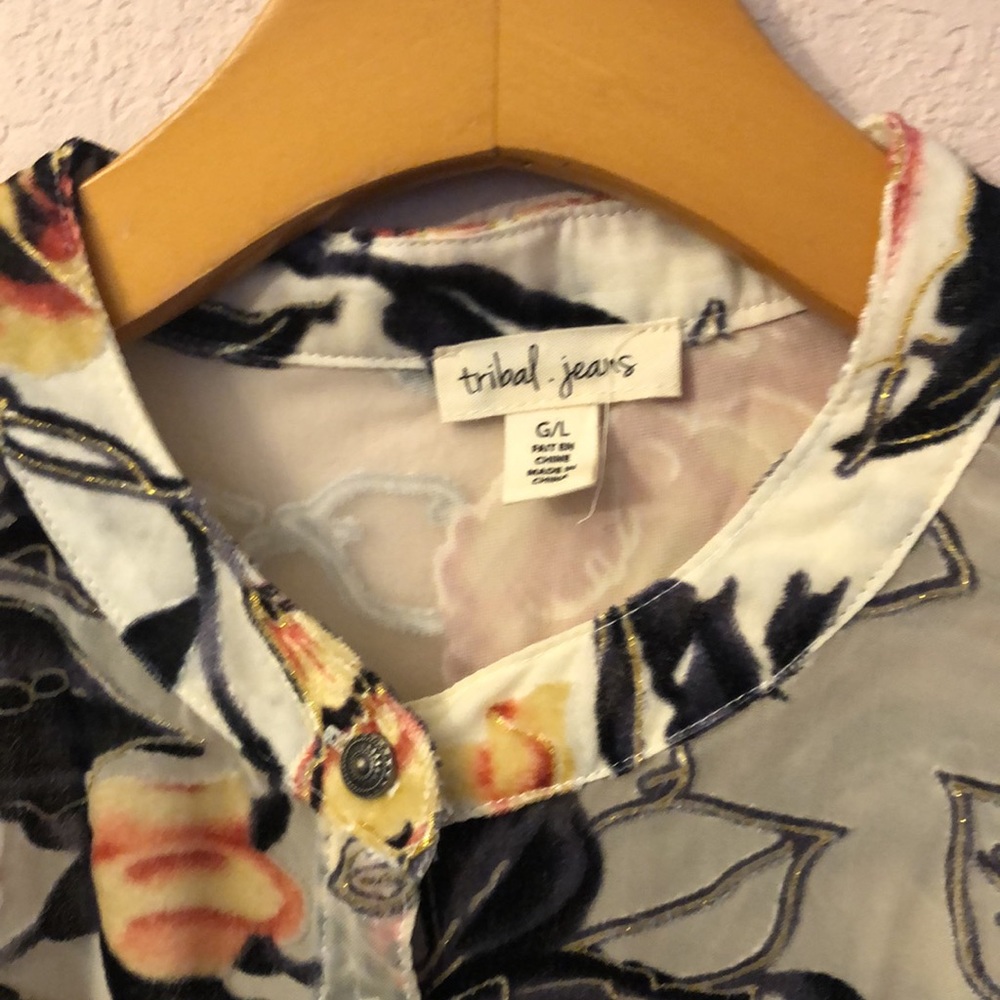 Tribal Jeans sheer Blouse w/ textured floral print size L - Picture 4 of 9
